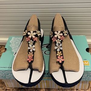 NIB Skechers Yoga Foam Cali Navy Glass Daisy Size 8